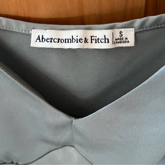 Abercrombie & Fitch Satin Style Top - Picture 2 of 2